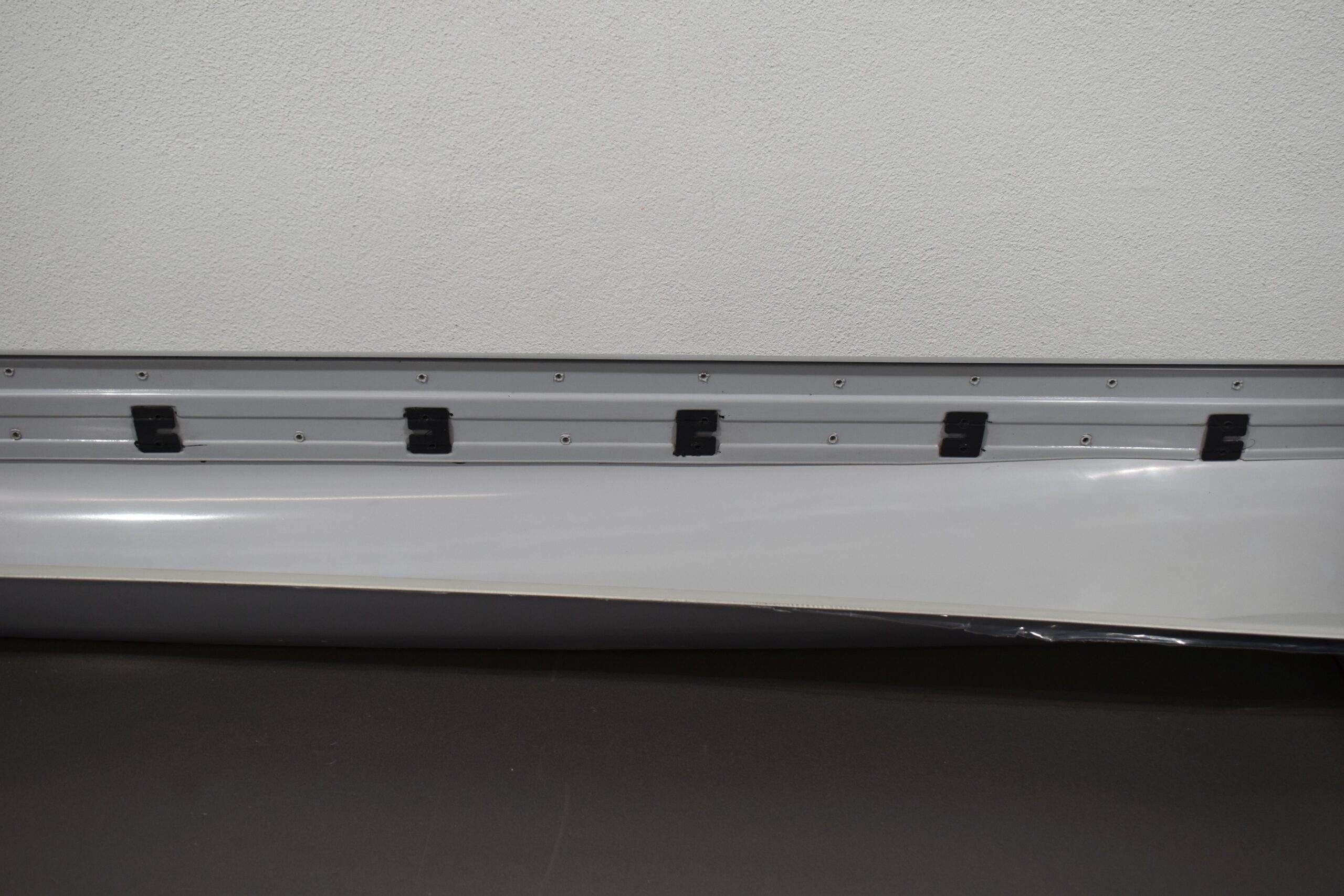 Eura Mobil Leuchtenträger / Heckverkleidung grau – Bild 12