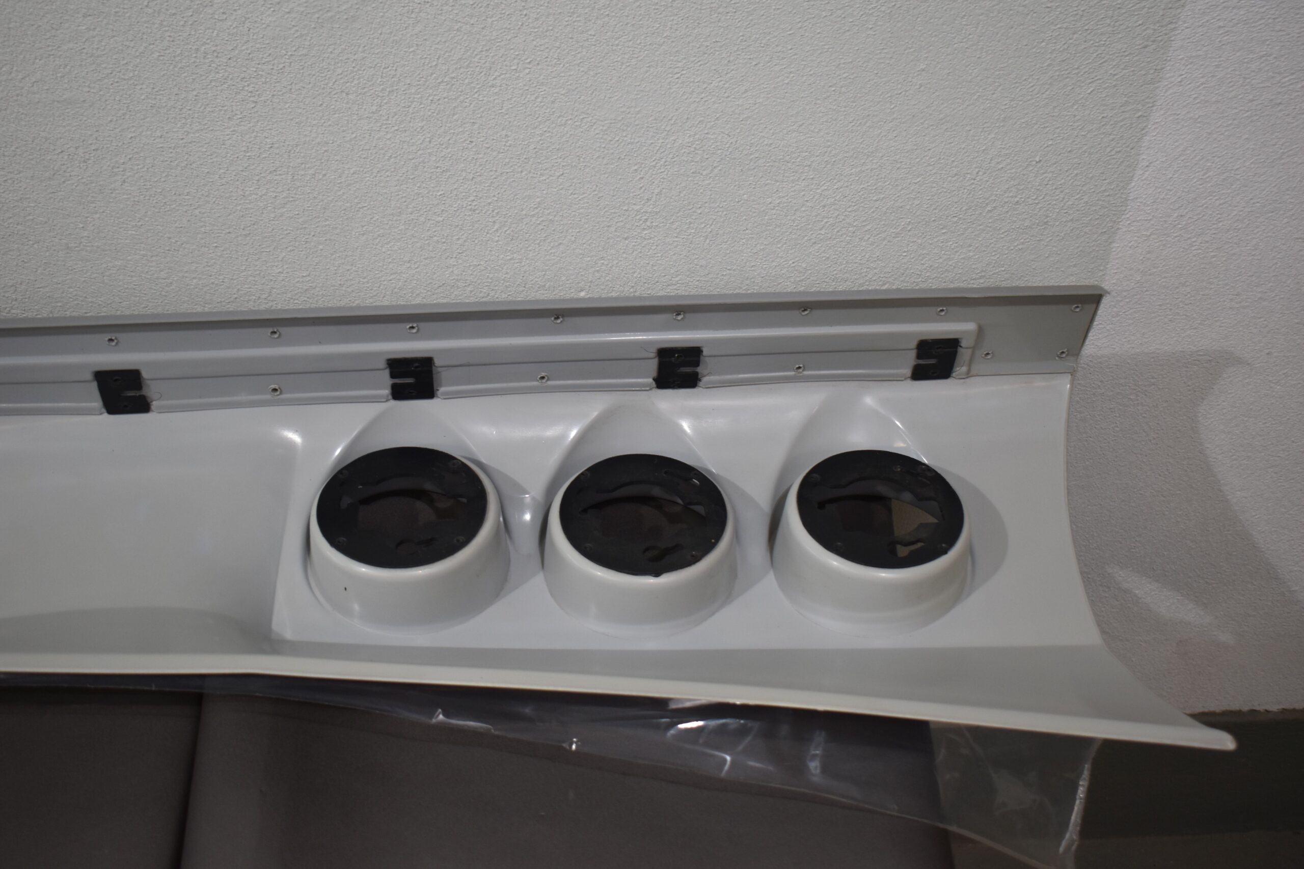 Eura Mobil Leuchtenträger / Heckverkleidung grau – Bild 13