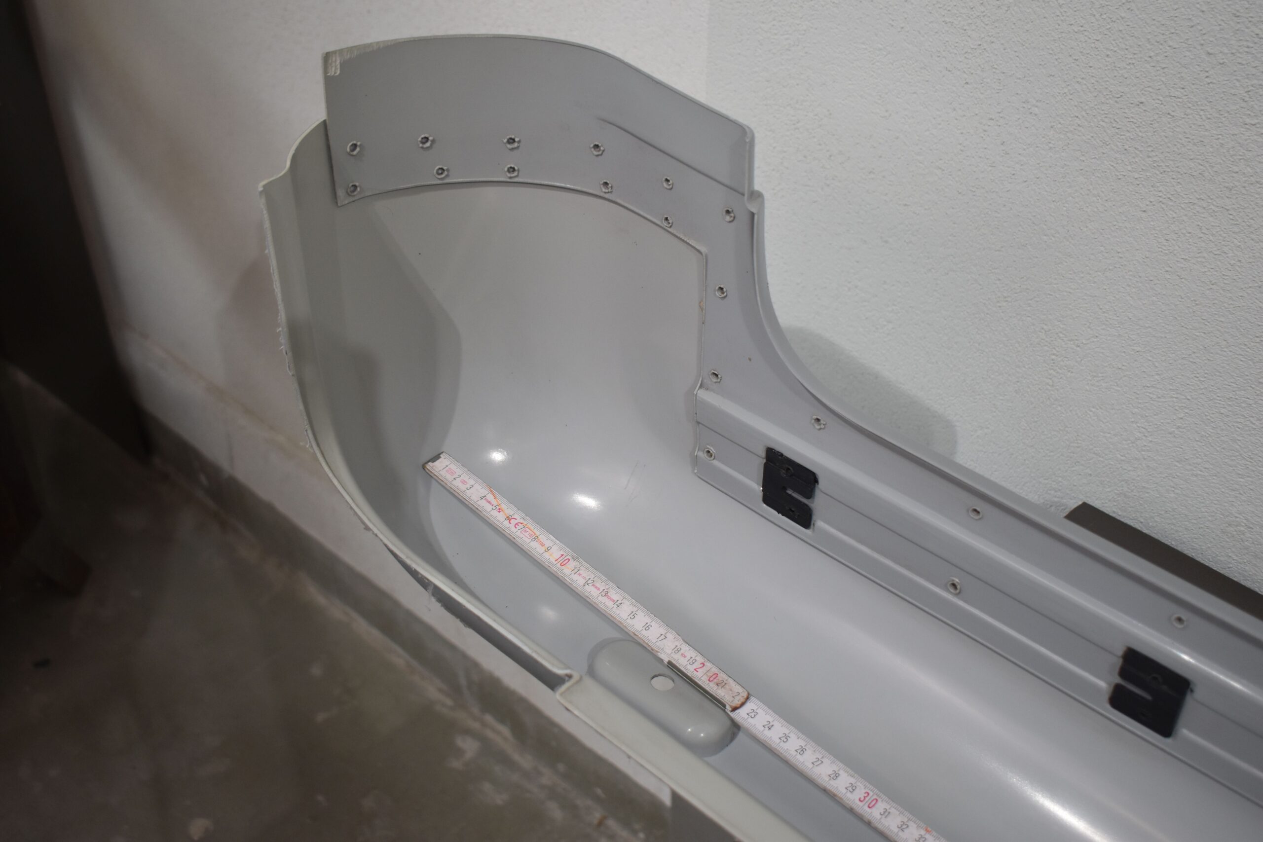 Eura Mobil Leuchtenträger / Heckverkleidung grau – Bild 14