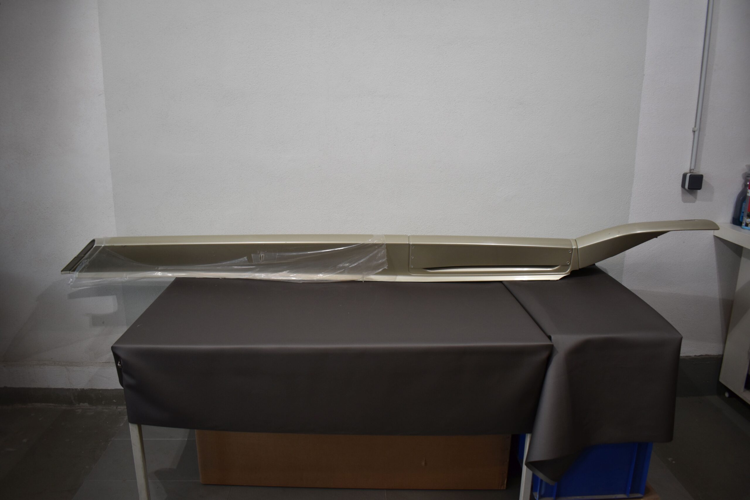 Eura Mobil Seitenverkleidung gold; 2330x190mm – Bild 7