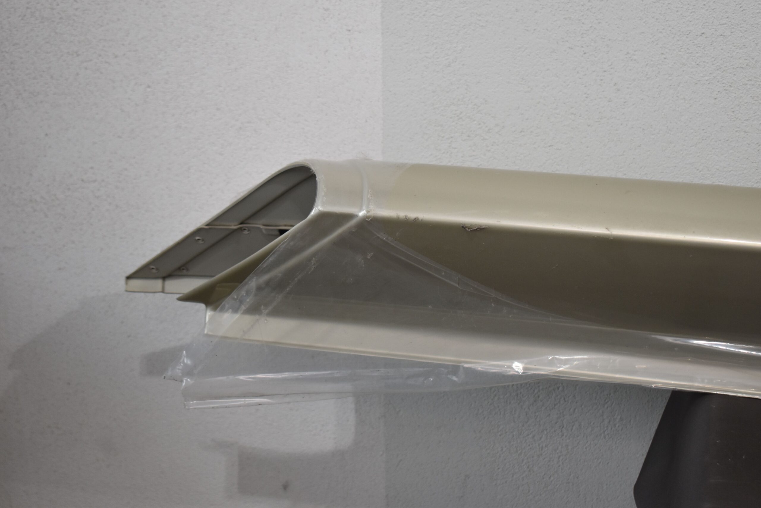 Eura Mobil Seitenverkleidung gold; 2330x190mm – Bild 8