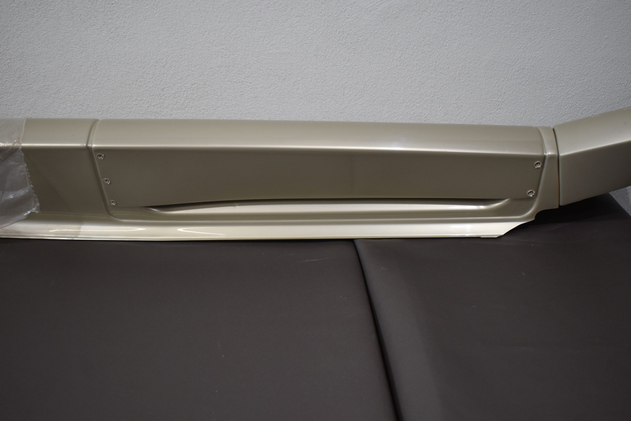 Eura Mobil Seitenverkleidung gold; 2330x190mm – Bild 9