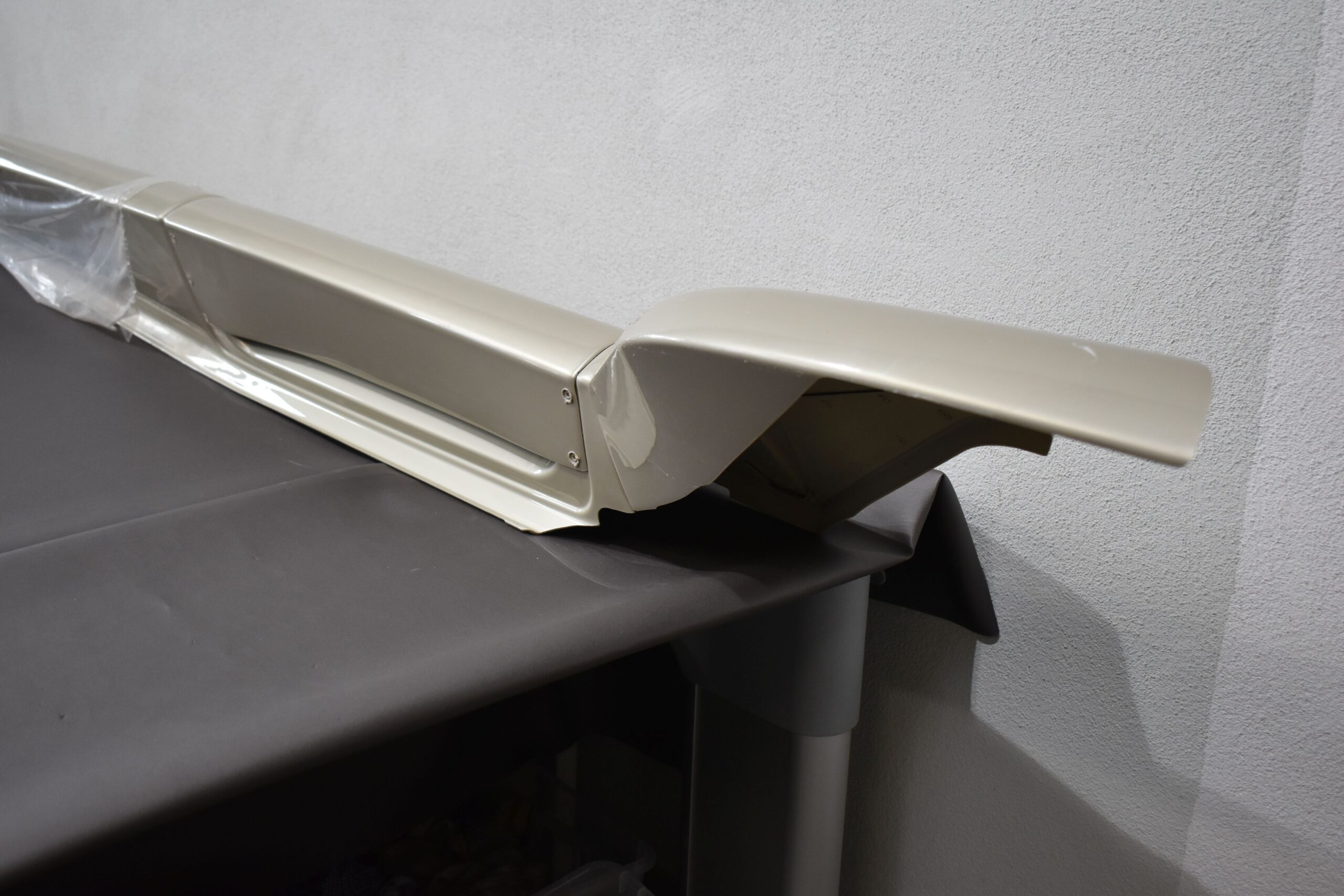 Eura Mobil Seitenverkleidung gold; 2330x190mm – Bild 10