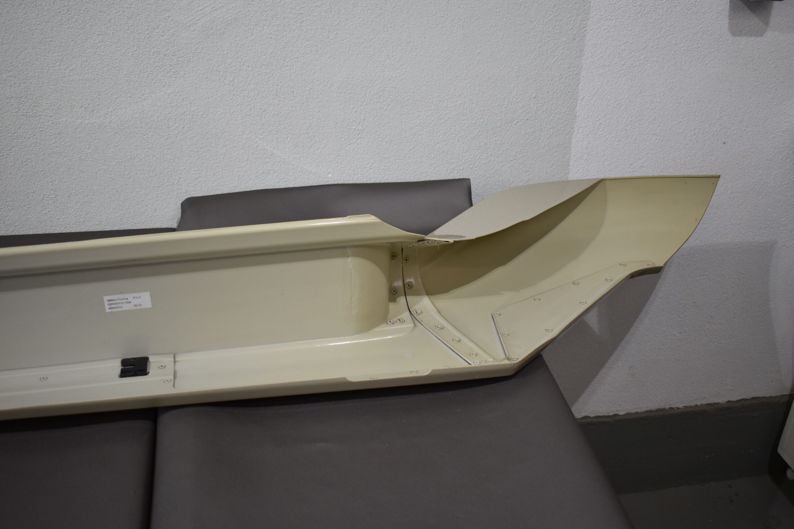 Eura Mobil Seitenverkleidung gold; 2330x190mm – Bild 14