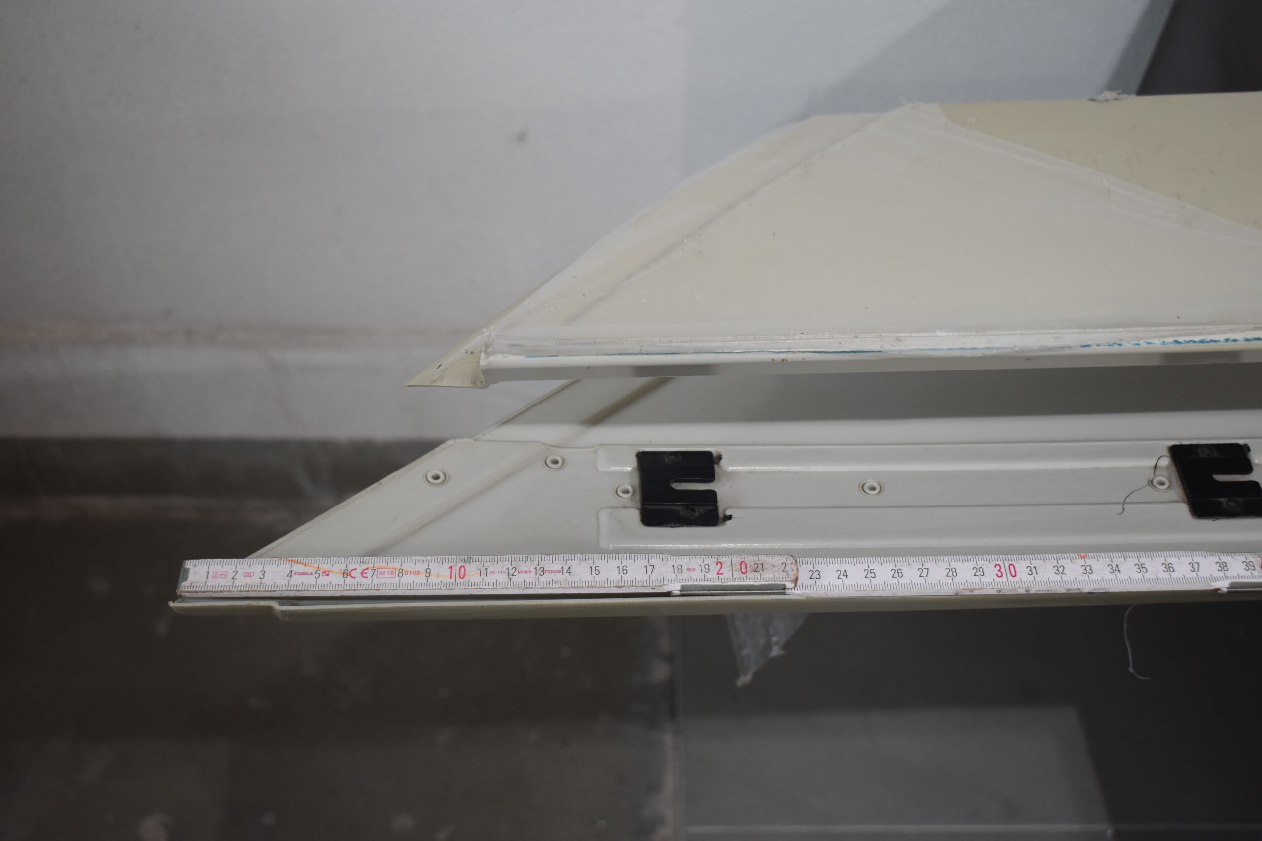 Eura Mobil Seitenverkleidung gold; 2330x190mm – Bild 16