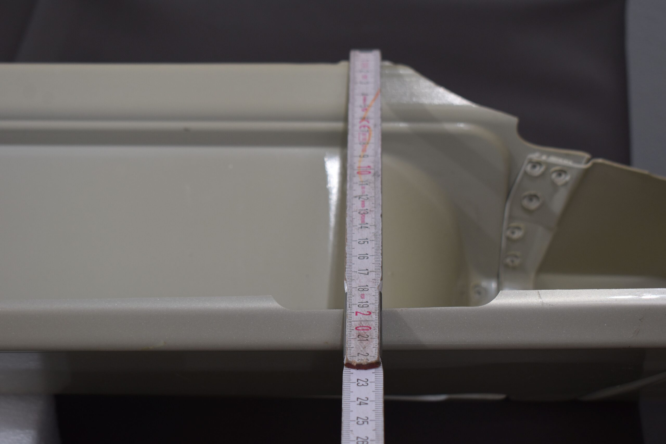 Eura Mobil Seitenverkleidung gold; 2330x190mm – Bild 18