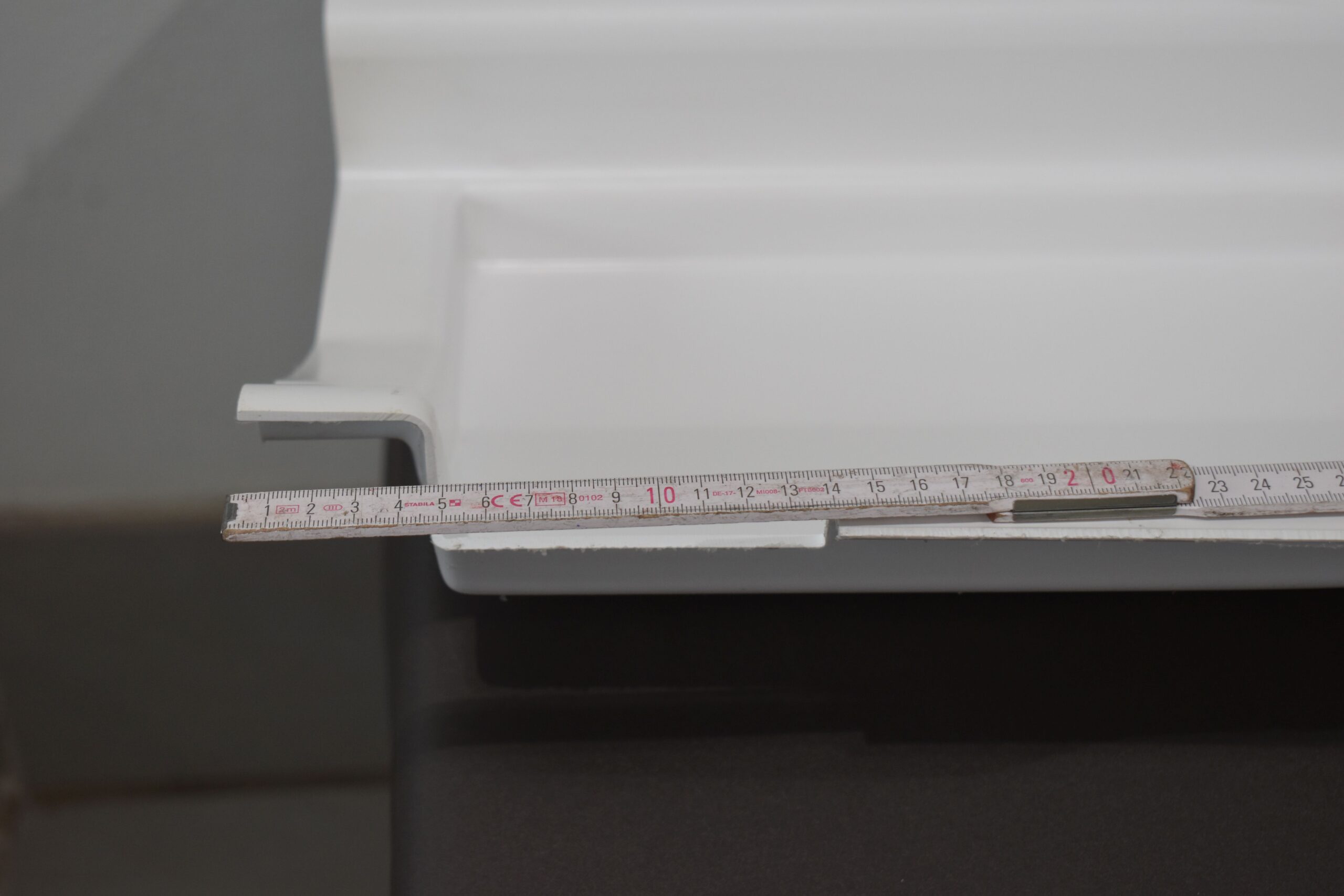 Eura Mobil Seitenverkleidung weiß; 2100x350mm – Bild 11