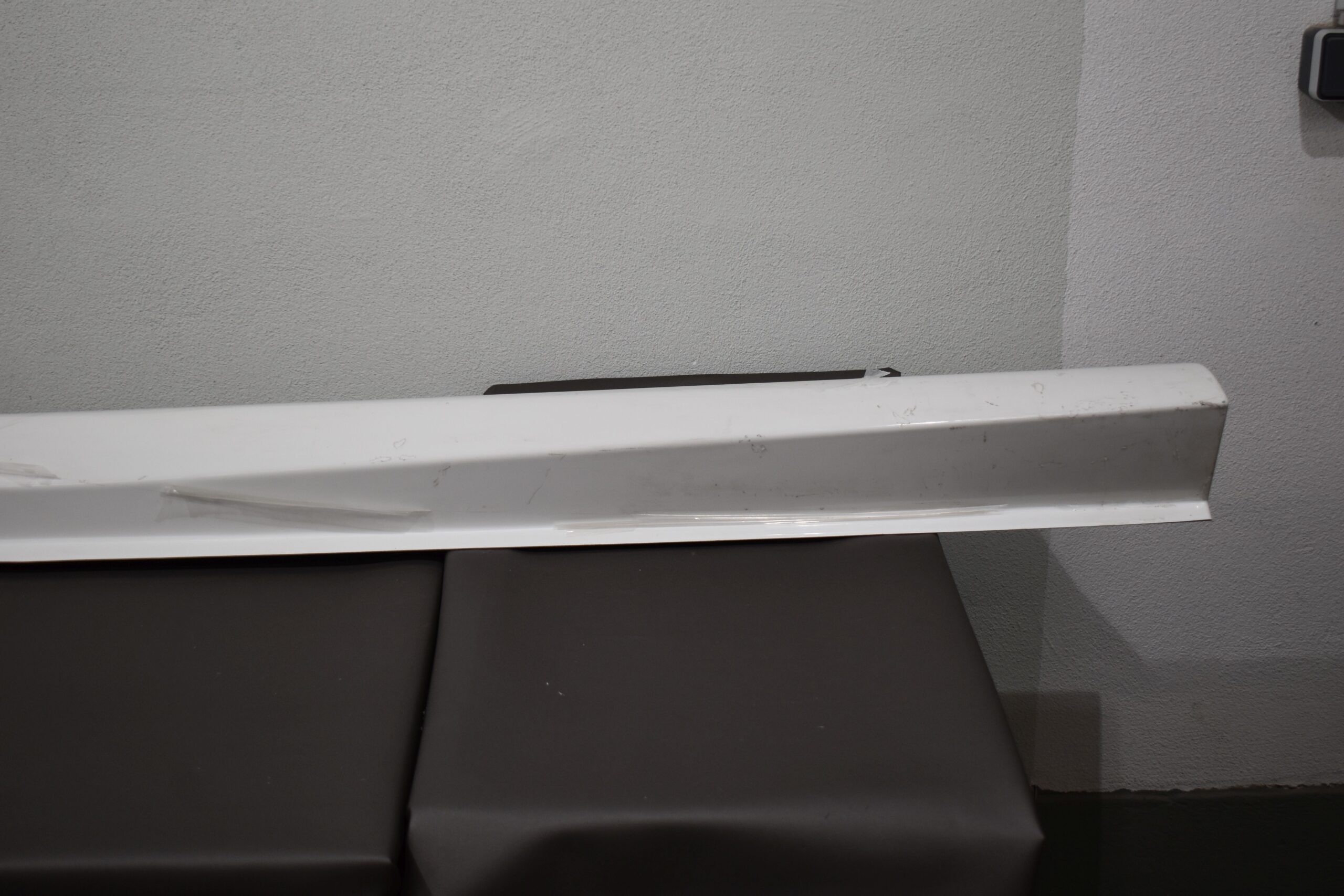 Eura Mobil Wohnmobil Seitenverkleidung weiß; 2410x145mm – Bild 9