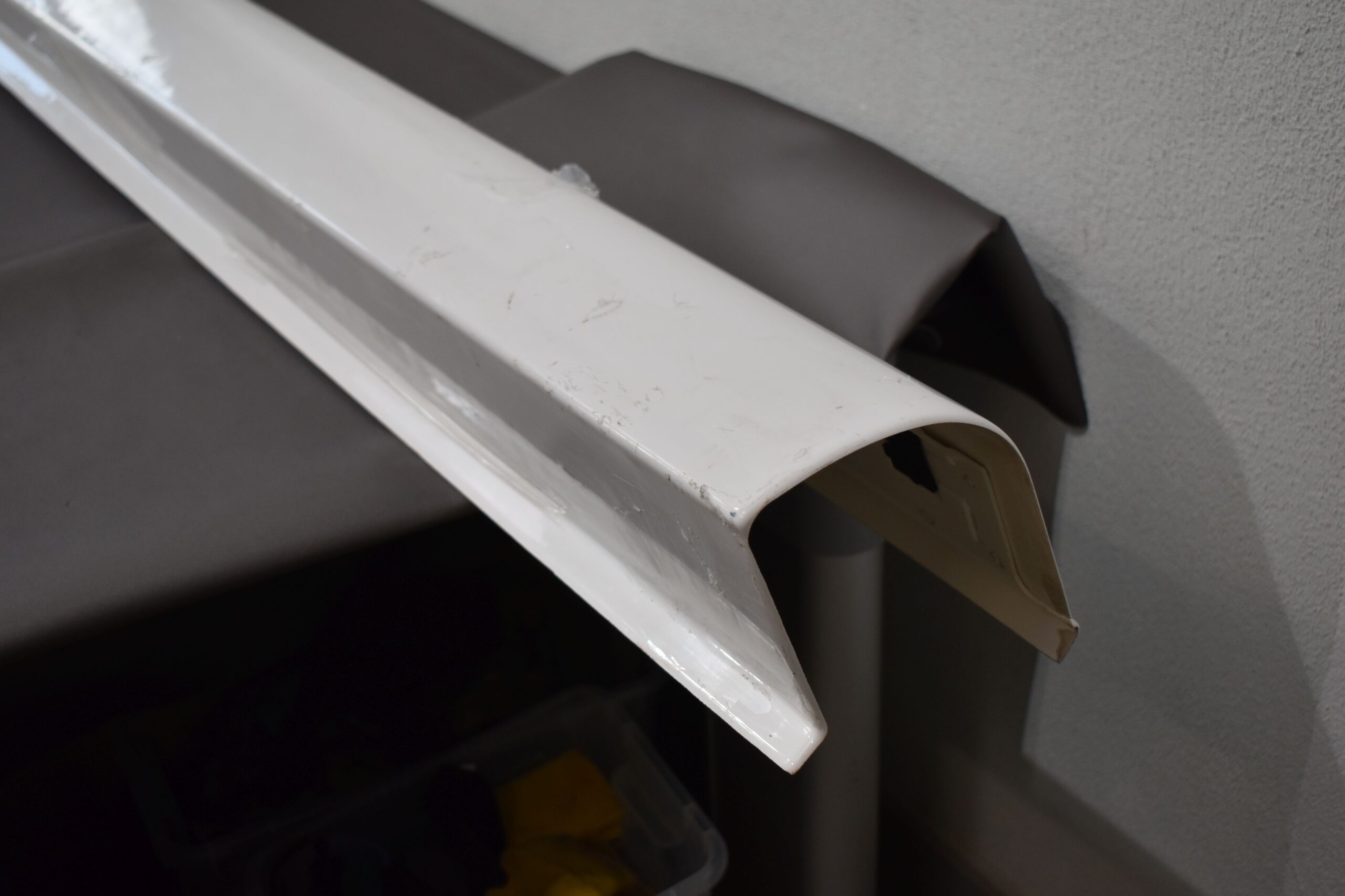 Eura Mobil Wohnmobil Seitenverkleidung weiß; 2410x145mm – Bild 10