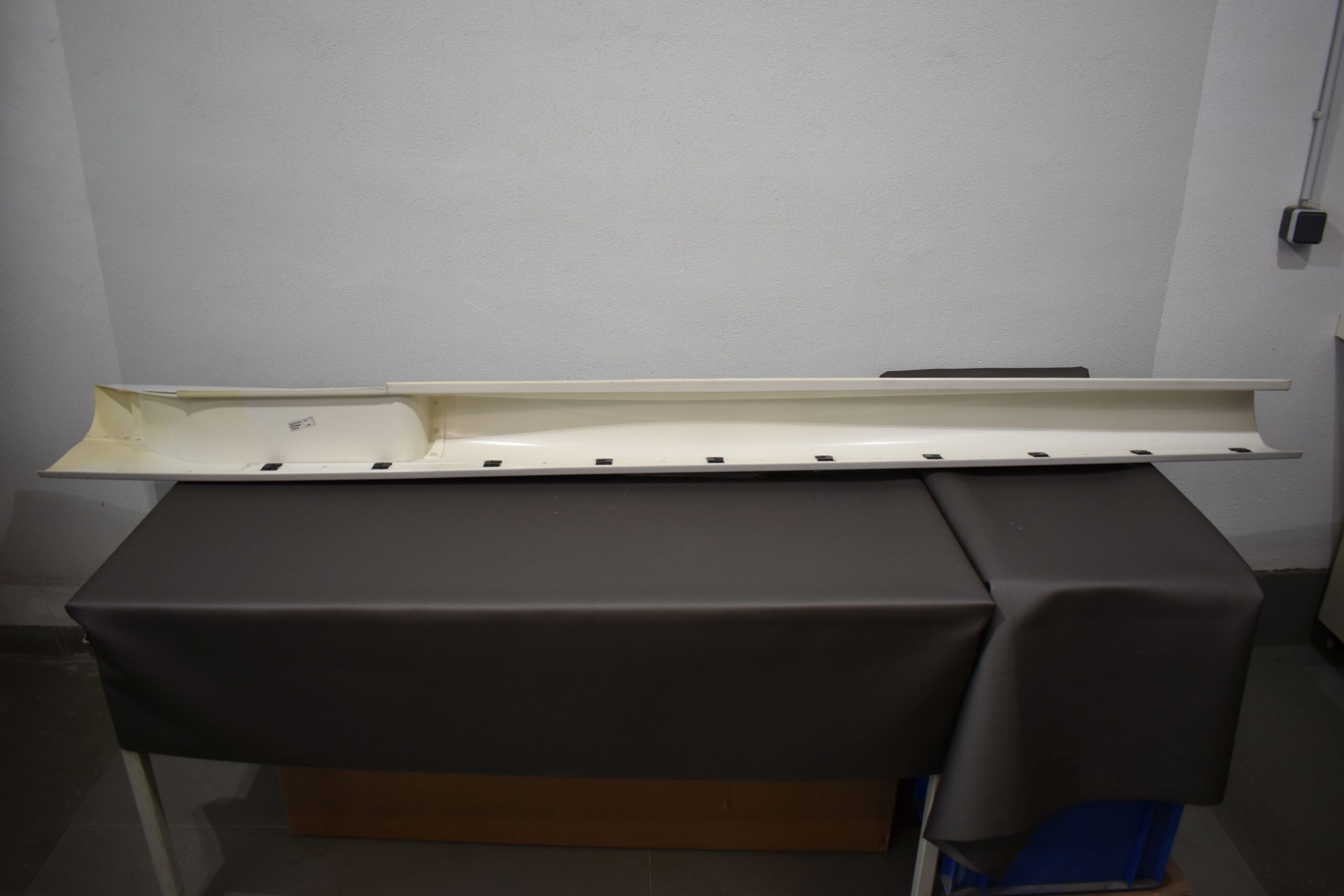 Eura Mobil Wohnmobil Seitenverkleidung weiß; 2410x145mm – Bild 11