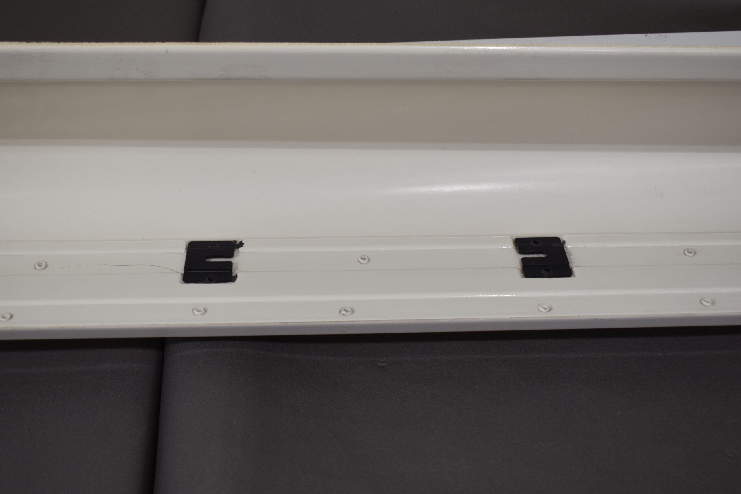 Eura Mobil Wohnmobil Seitenverkleidung weiß; 2410x145mm – Bild 14