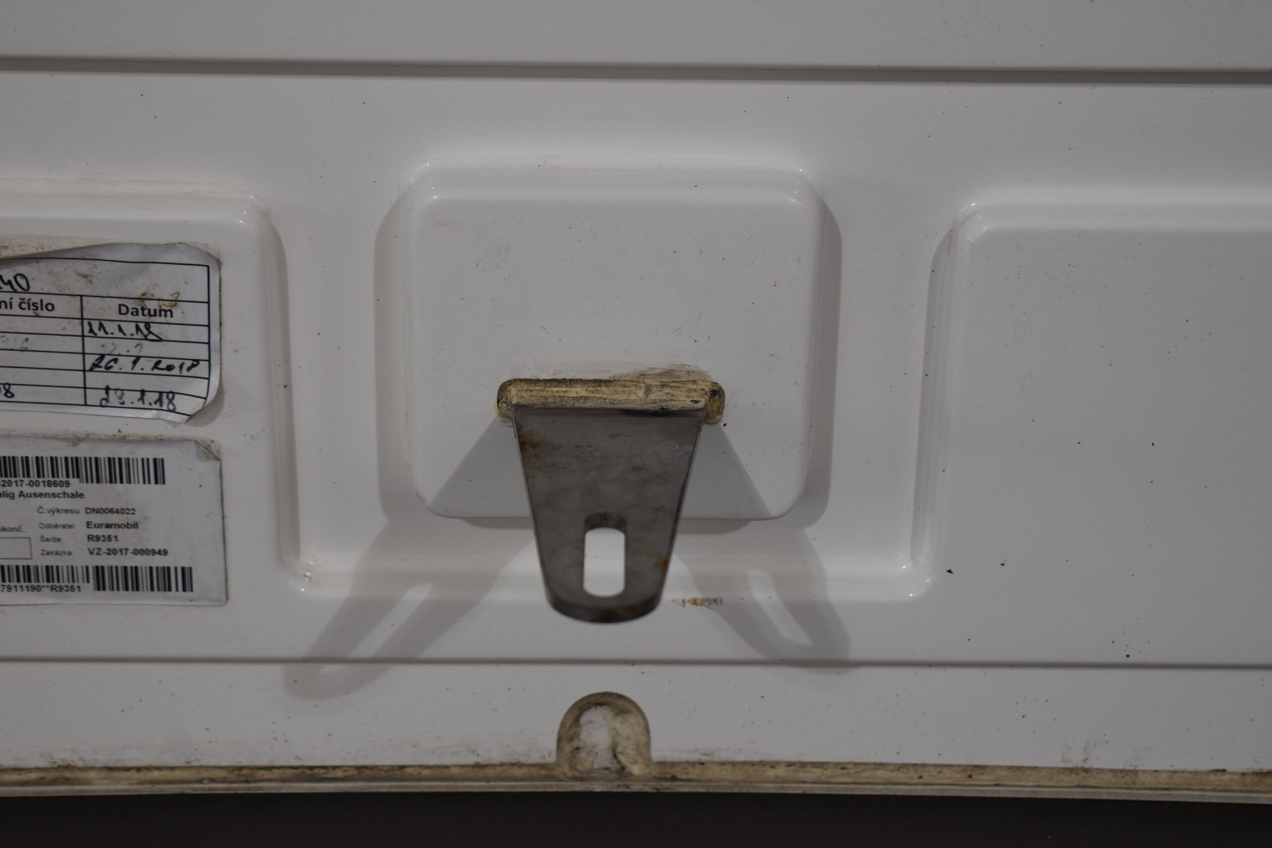 Eura Mobil Motorhaube zweischalig Außenschale – Bild 14