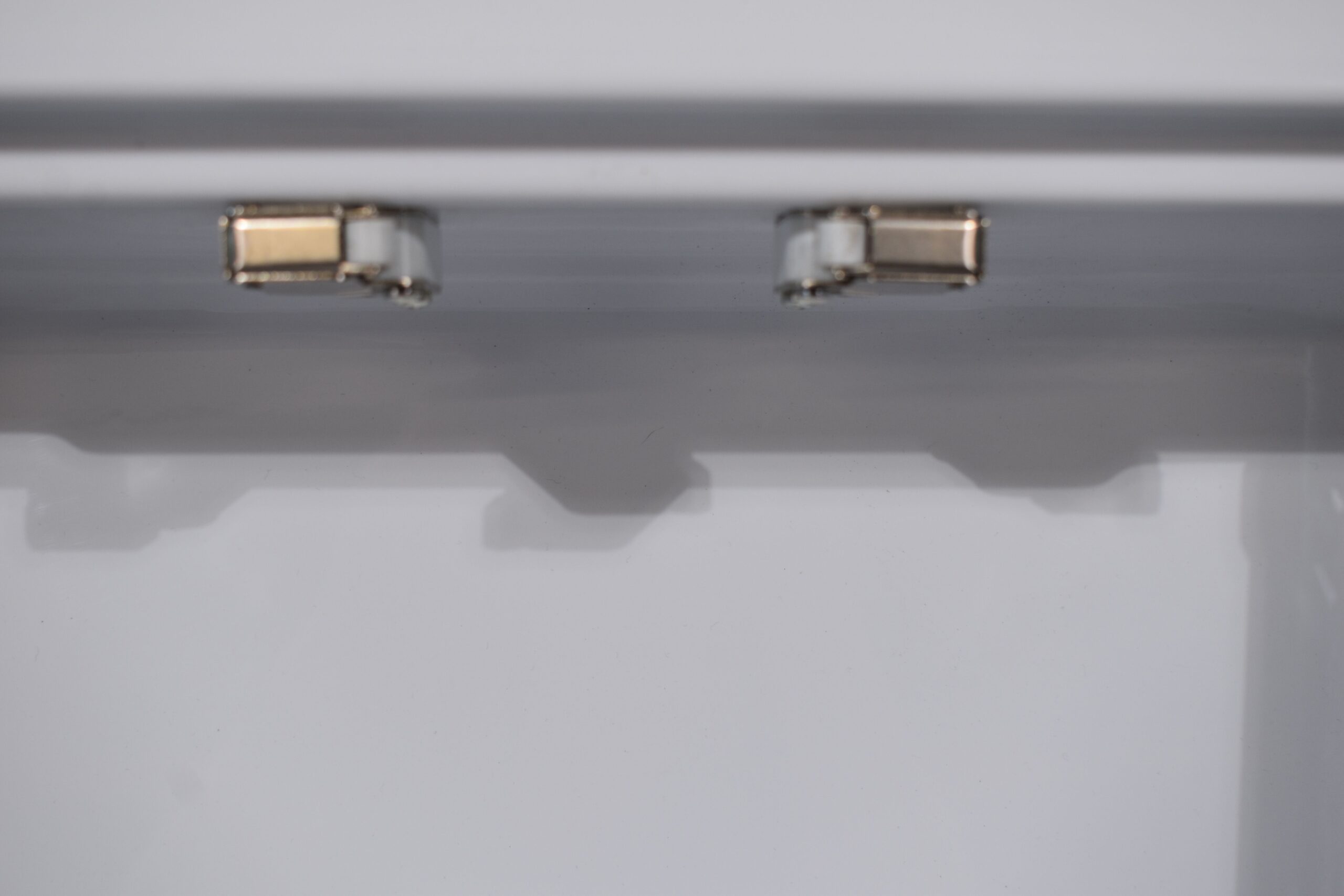 Reimo Klappwaschbecken mit Spiegel und Stauraum – Bild 5