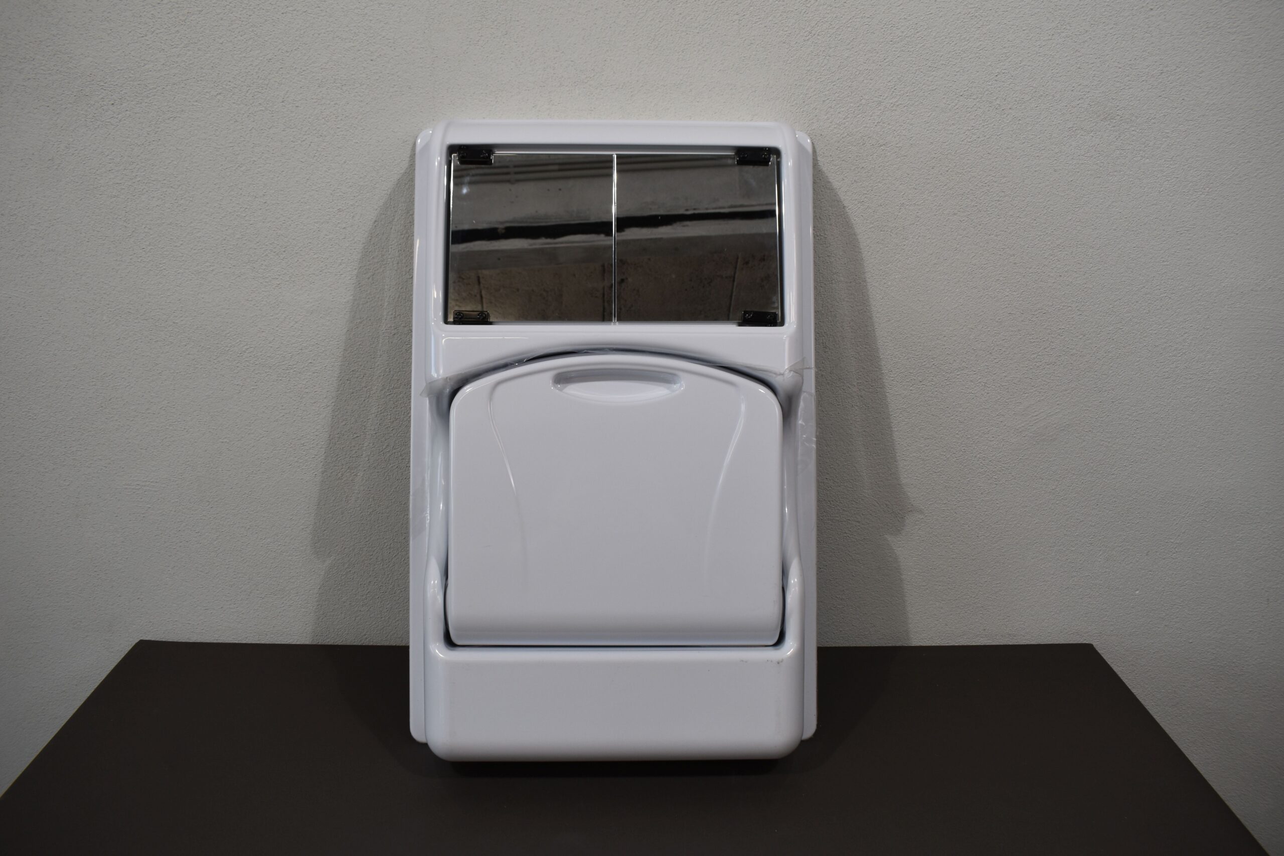 Reimo Klappwaschbecken mit Spiegel und Stauraum – Bild 7