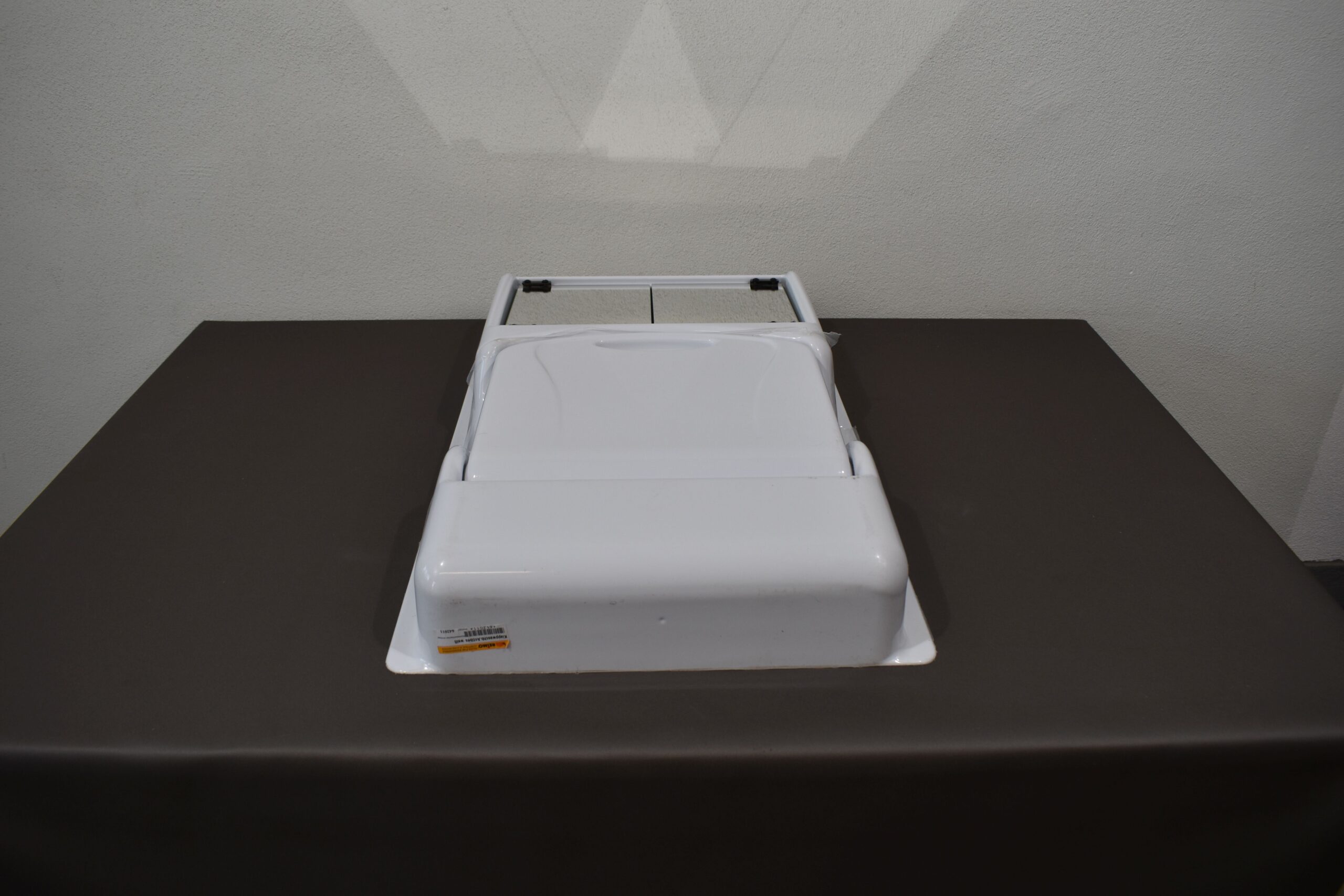 Reimo Klappwaschbecken mit Spiegel und Stauraum – Bild 10