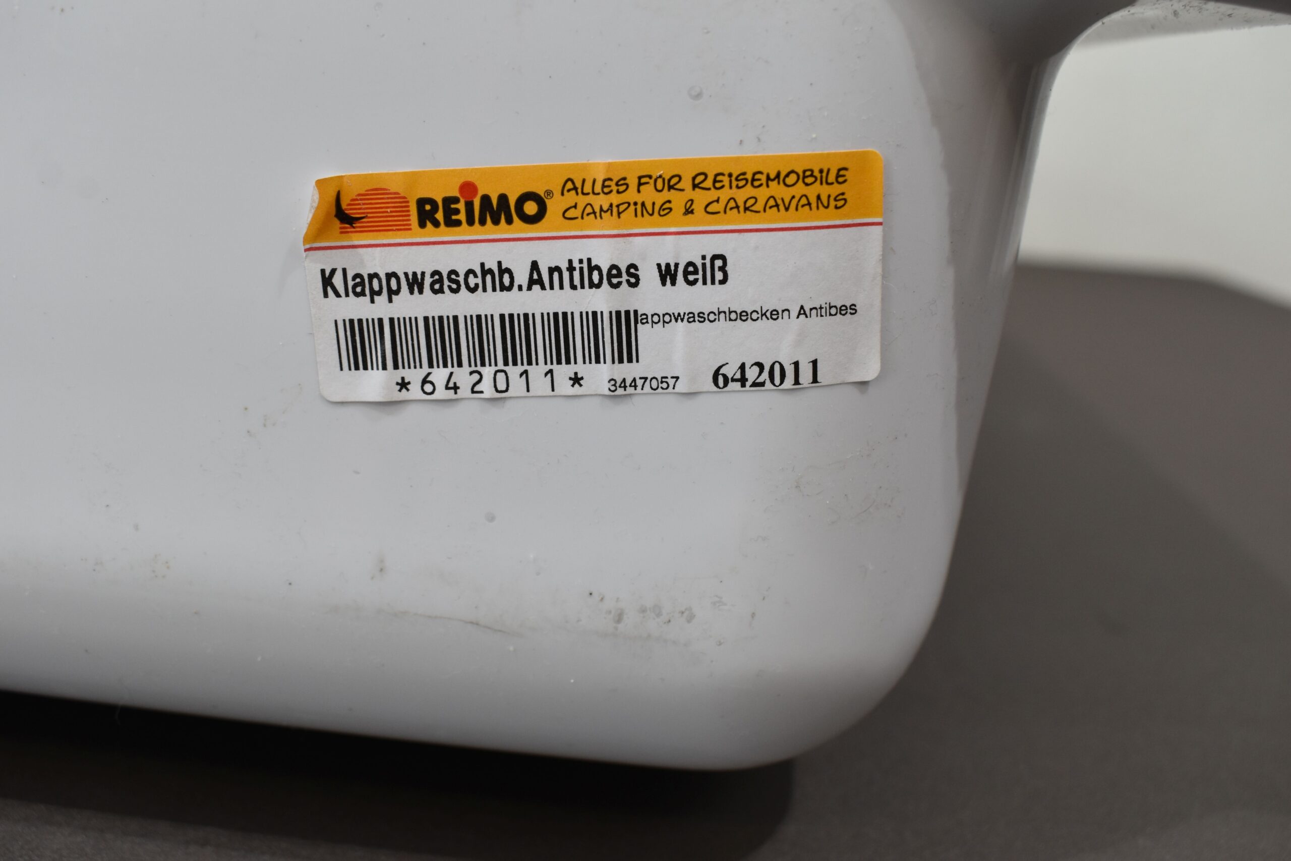 Reimo Klappwaschbecken mit Spiegel und Stauraum – Bild 17