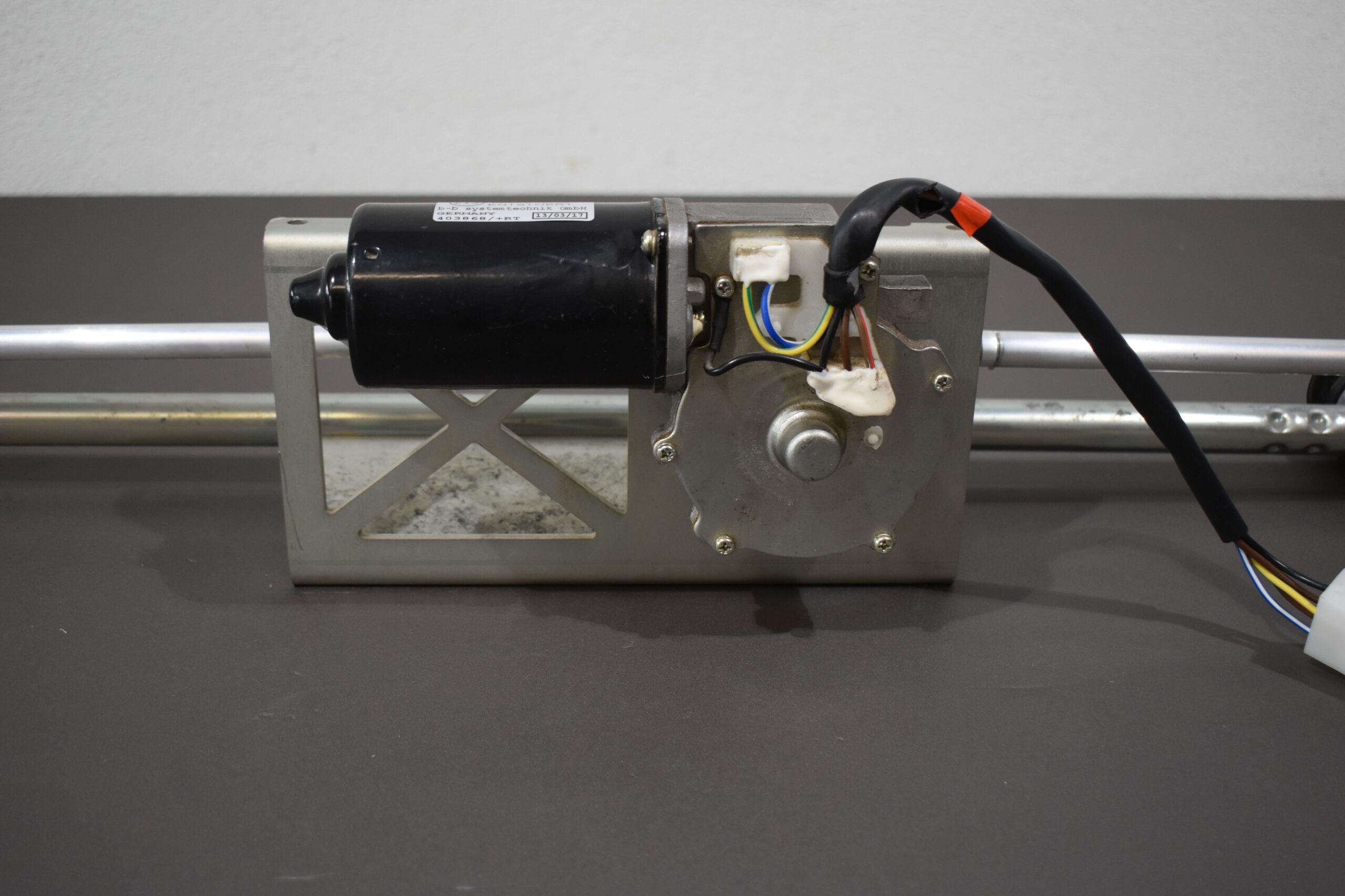 Scheibenwischmotor mit Arm BB403868 – Bild 10