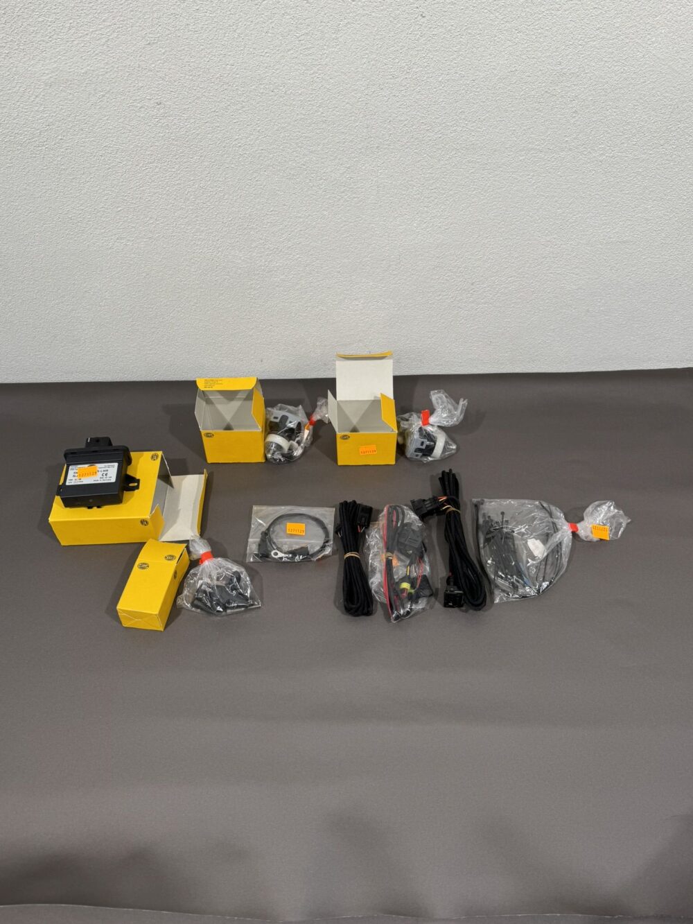 Hella 8XX010315001 Universal ALWR Leuchtweitenregulierung Nachrüst Set