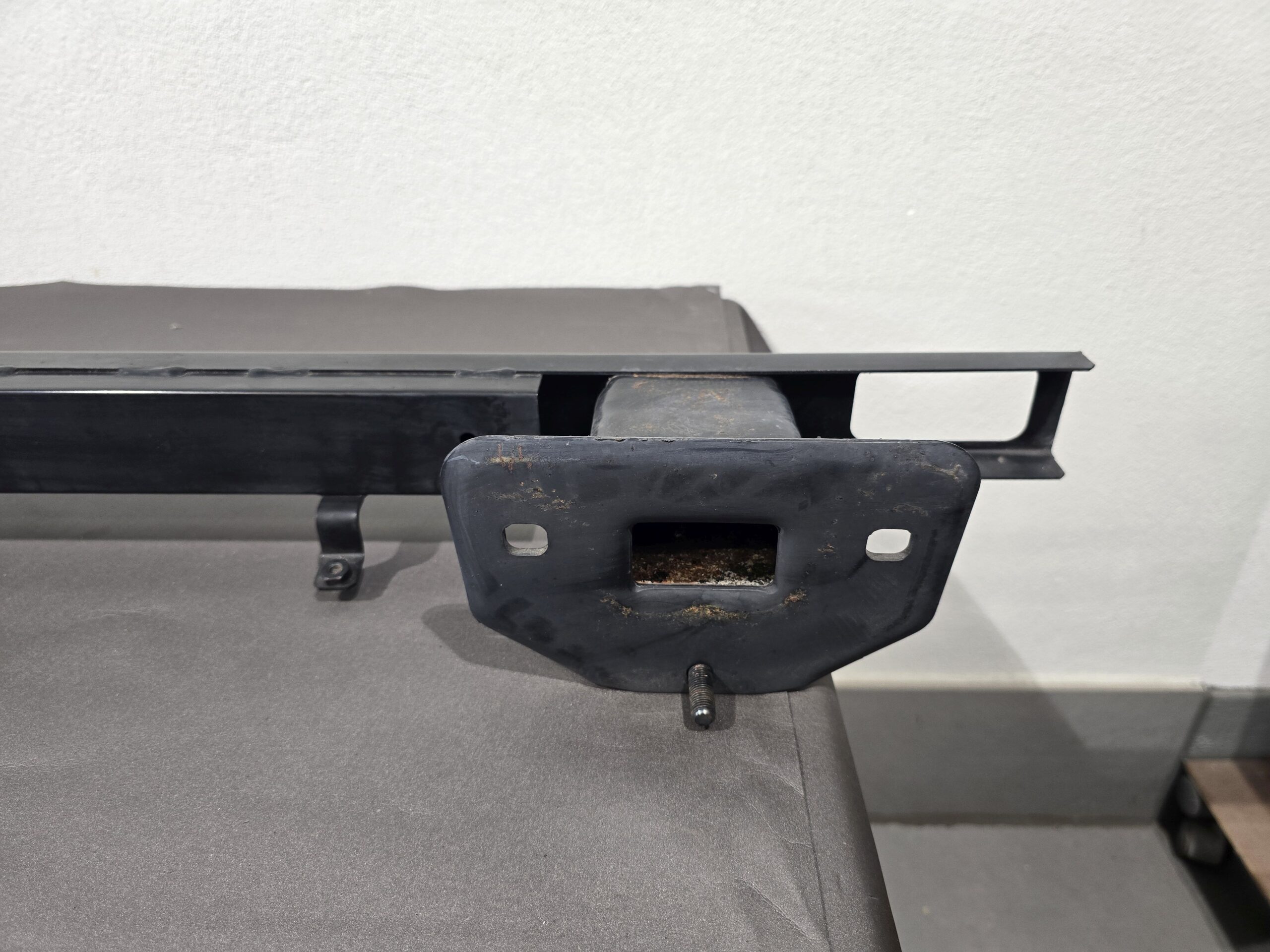 Heckschürzen Träger / Stoßstangen Traverse hinten Prallschutz – Bild 3