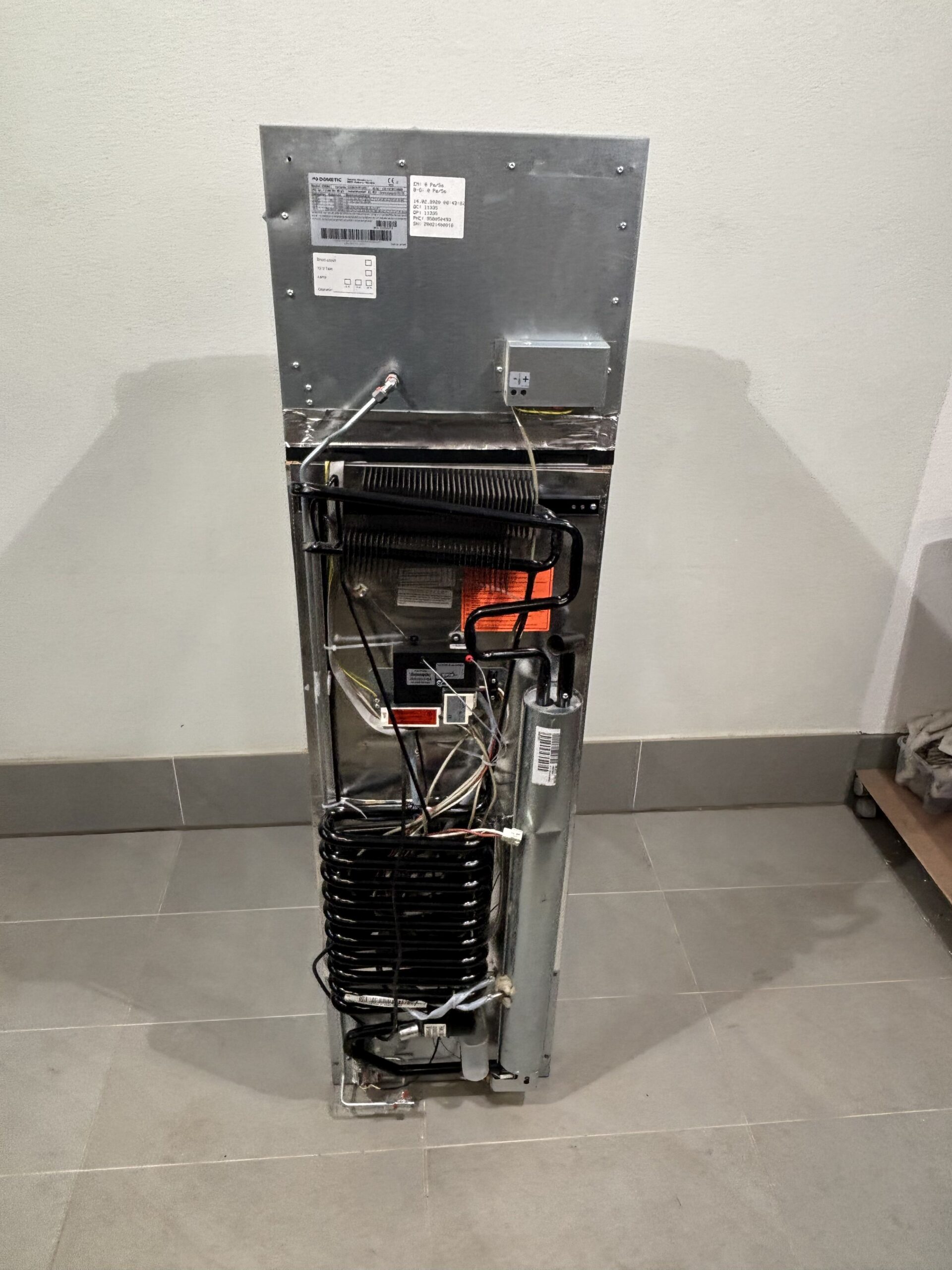 Dometic RMLT 9335 Kühlschrank + Backofen – Bild 4