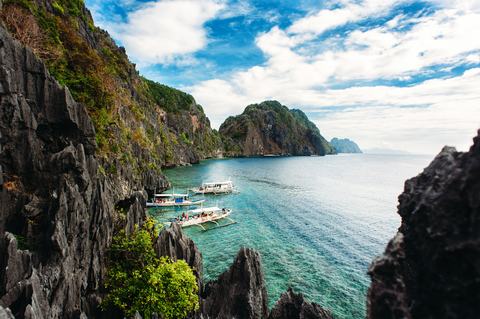 Udriggerbåde ved klipperne i El Nido