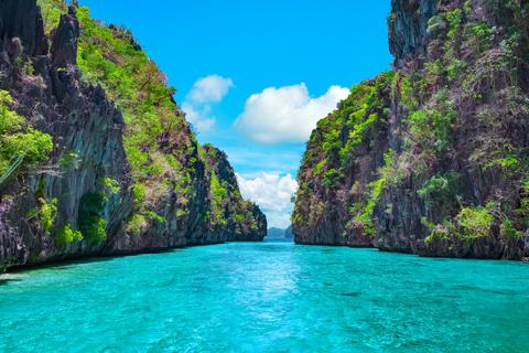 Passage mellem kalkstensklipper ved El Nido