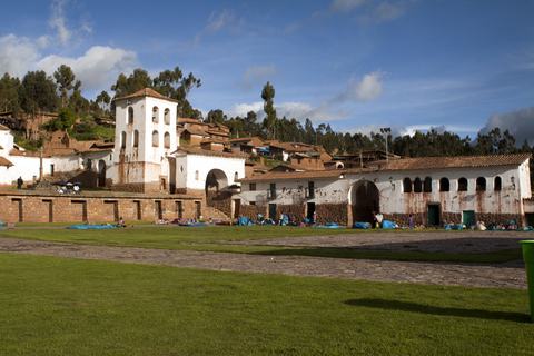 Kirken og pladsen i Chinchero