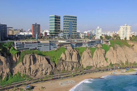 Larcomar og kystklipperne i Miraflores