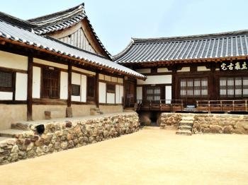 Hahoe and Yangdong by Kyle Magnuson