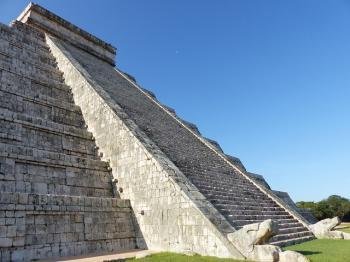 Chichen-Itza by Clyde