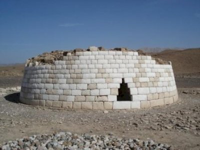 Bat, Al-Khutm and Al-Ayn by Jarek Pokrzywnicki