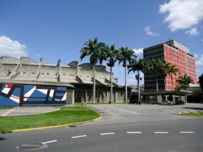 Ciudad Universitaria de Caracas by Jarek Pokrzywnicki