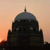 Tomb of Shah Rukn-e-Alam by Solivagant