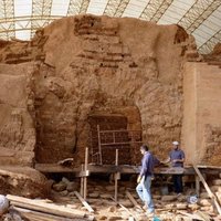 Triple-arch Gate at Dan by Solivagant