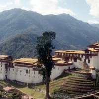 Dzongs: the centre of temporal and religious autho by Solivagant