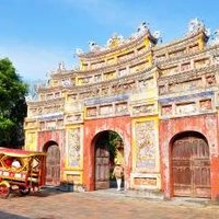 Hué by Frederik Dawson