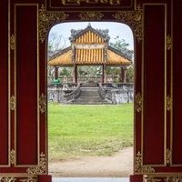 Hué by Michael Turtle