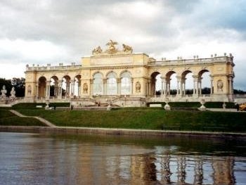 Schönbrunn by Jay T