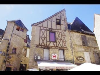 Centre ancien de Sarlat by Thibault Magnien