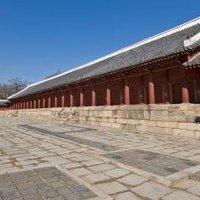 Jongmyo Shrine by Gary Arndt