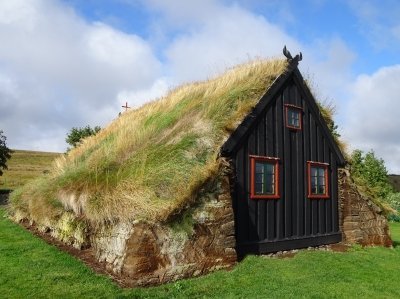 The Turf House Tradition by Ralf Regele