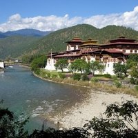 Dzongs: the centre of temporal and religious autho by Ralf Regele
