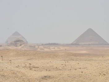 Pyramids (Memphis) by GabLabCebu