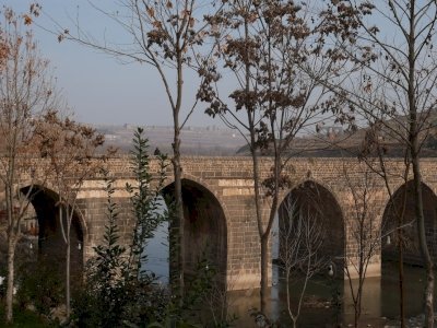 Diyarbakir Fortress and Hevsel Gardens by Nan