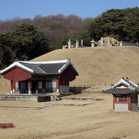 Royal Joseon Tombs by Els Slots