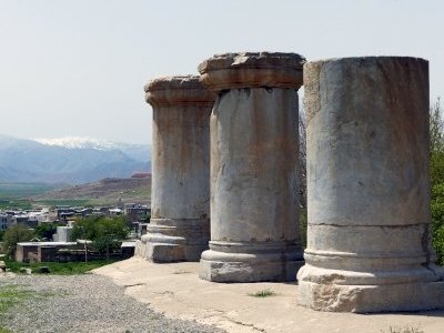 Historic Monument of Kangavar by Solivagant