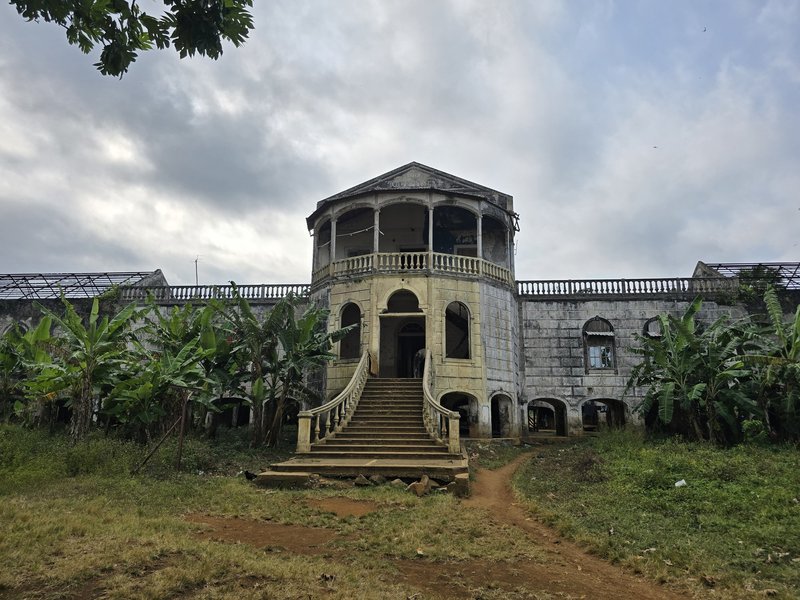 The former hospital at Roça Água-Izé