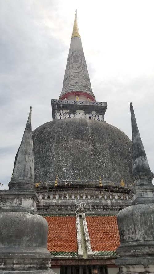 Wat Phra Mahathat Stupa
