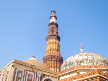 Qutb Minar by Carlo Sarion
