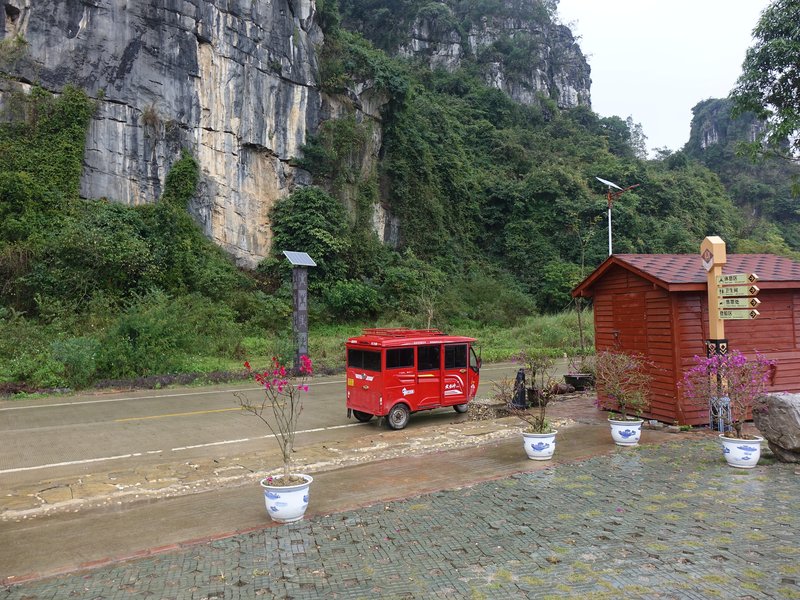 Local transport to Zuojiang Huashan